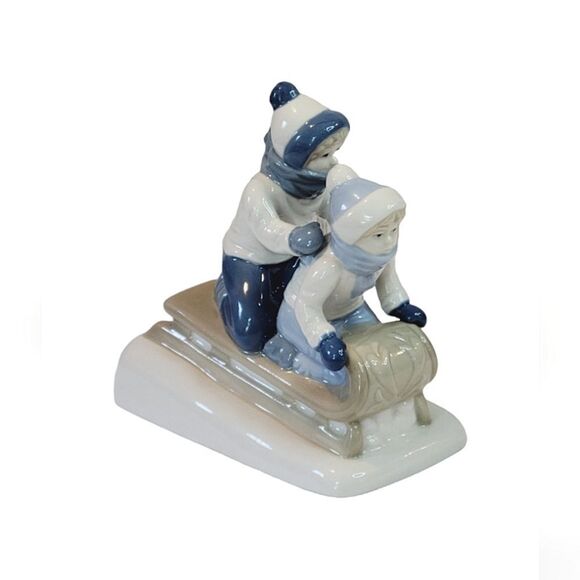 Paul Sebastian Vintage Children On Sled Ride Fine Porcelain Figurine - Picture 1 of 11
